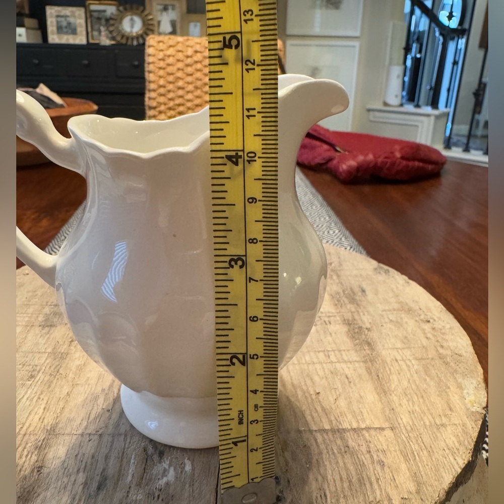 Set of vintage white creamers - Picture 4 of 7